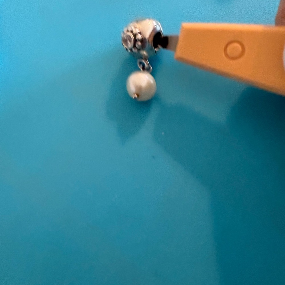 PANDORA PEARL OF WISDOM DANGLE CLIP - Picture 15 of 16